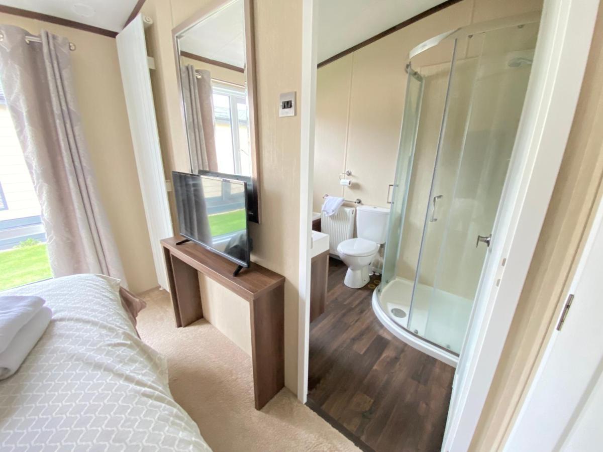 Wildflower, Premium Plus Hot Tub Lodge Саут-Керни Экстерьер фото